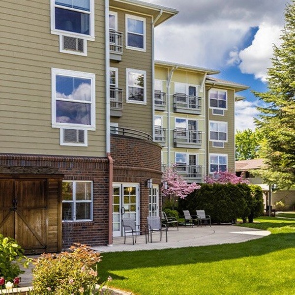 Exterior of an apartment building at The Terraces at Summitview, a HumanGood Life Plan Community in Yakima, Washington